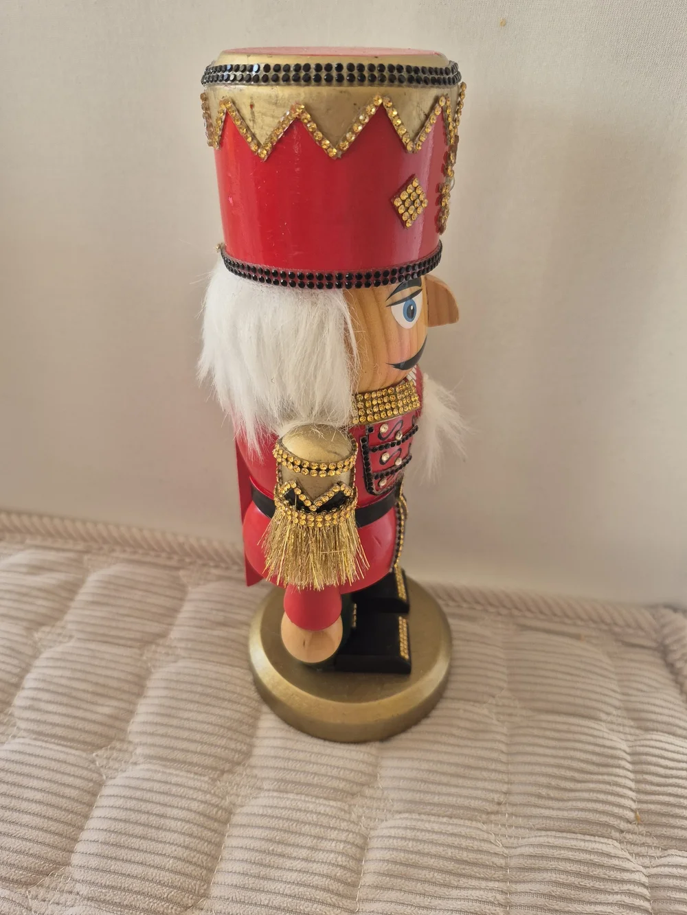 N/A traditional nutcracker